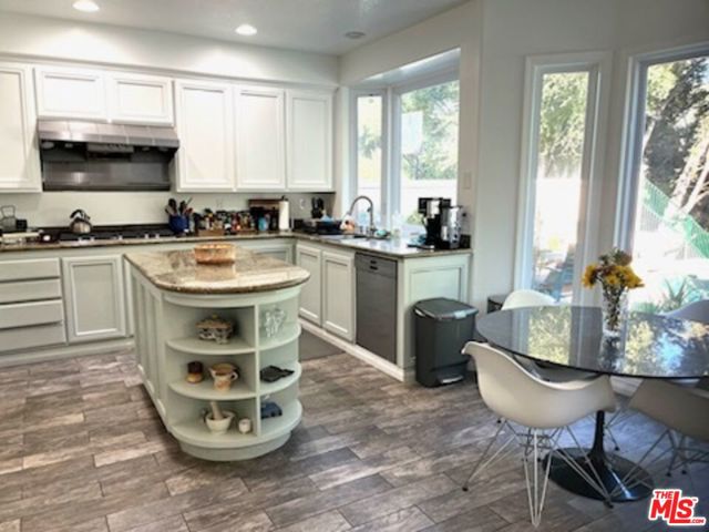 4342 Park Verdi, Calabasas CA: https://media.crmls.org/mediaz/4038af15-ed5d-41f1-99a9-7ca6d1ca5ba8.jpg