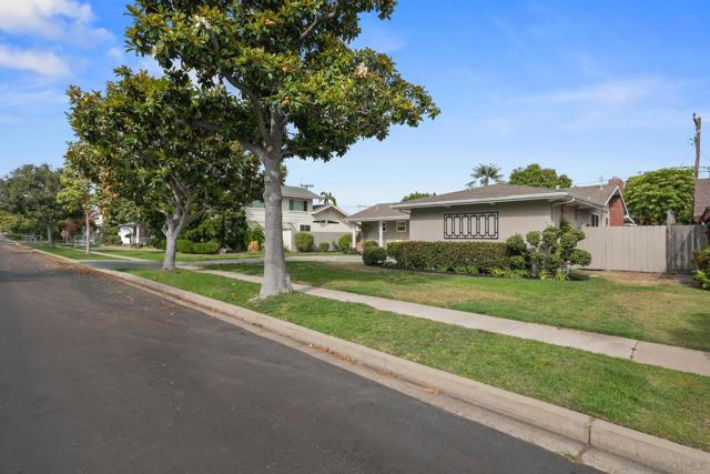 661 Balboa Avenue, Coronado CA: https://media.crmls.org/mediaz/4038d709-3249-4410-af92-e16f57a0e9bd.jpg