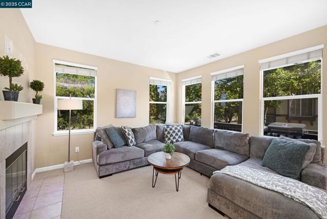 12004 Harcourt Wy, San Ramon CA: https://media.crmls.org/mediaz/4038e5e8-da49-4c35-a3c1-f3c8769884ec.jpg