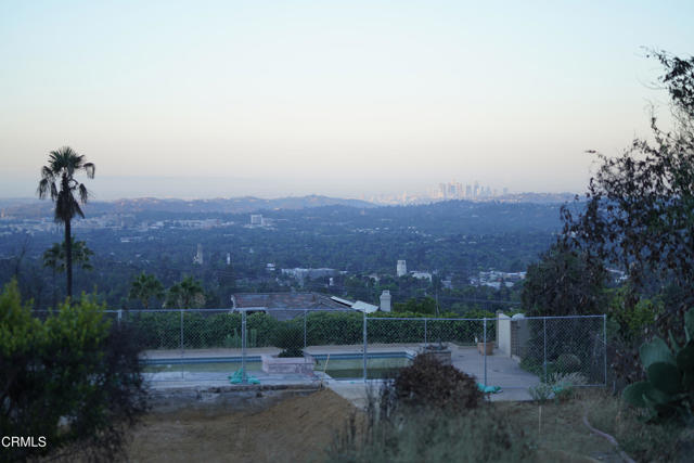 3017 Zane Grey Terrace, Altadena CA: https://media.crmls.org/mediaz/40398e6e-031c-4d08-b409-22ce6a662444.jpg