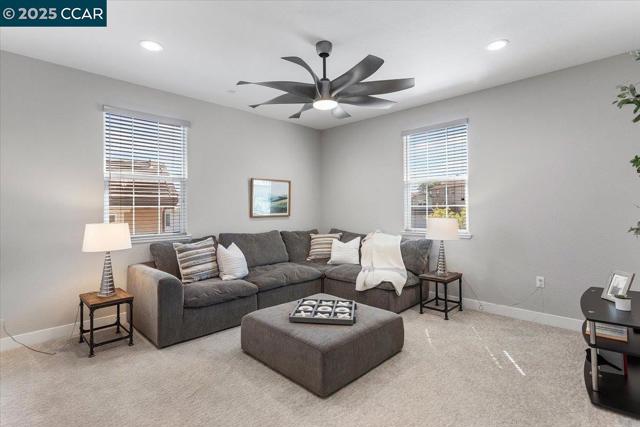 17691 Whisper Ln, Castro Valley CA: https://media.crmls.org/mediaz/4039ae6c-167d-434d-b3f1-7e5d0587d72b.jpg