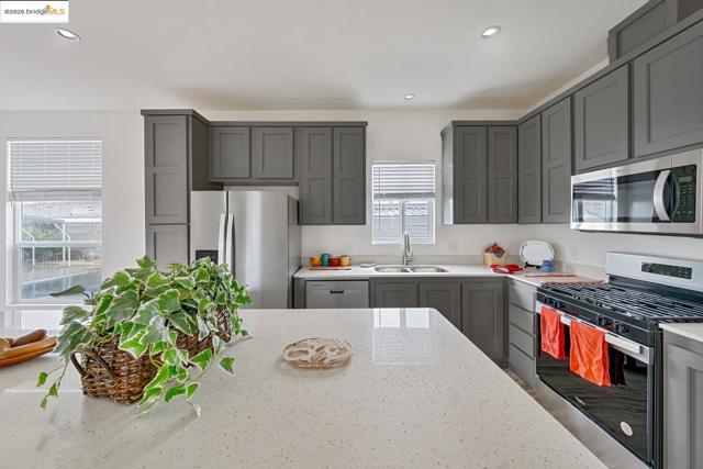 5922 Cackler LN, Citrus Heights CA: https://media.crmls.org/mediaz/4039fd70-f014-48c8-870e-5d81d34badf1.jpg