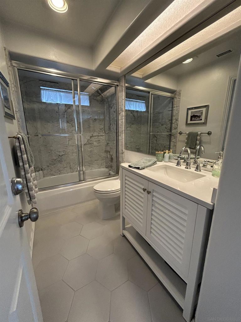 5537 Bellevue Avenue - photo 17
