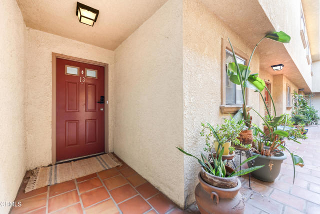 Detail Gallery Image 1 of 35 For 14803 Vanowen St #13,  Van Nuys,  CA 91405 - 2 Beds | 2 Baths