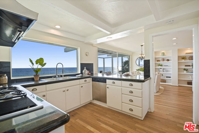 26908 Malibu Cove Colony Drive, Malibu CA: https://media.crmls.org/mediaz/403b73d9-993d-455b-988f-13655c86e944.jpg