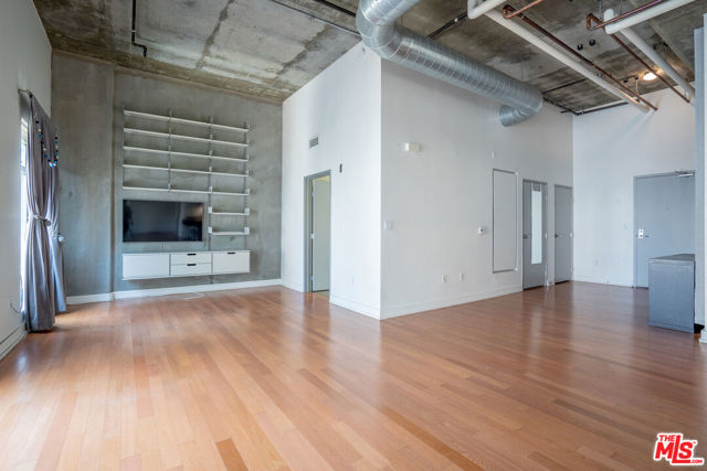 645 W 9th Street, Los Angeles CA: https://media.crmls.org/mediaz/403b8b2e-528d-4549-85ec-5de9b7675302.jpg