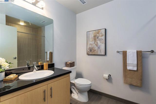 311 2nd Street, Oakland CA: https://media.crmls.org/mediaz/403be441-57b7-4865-81ba-c8d47b68f925.jpg