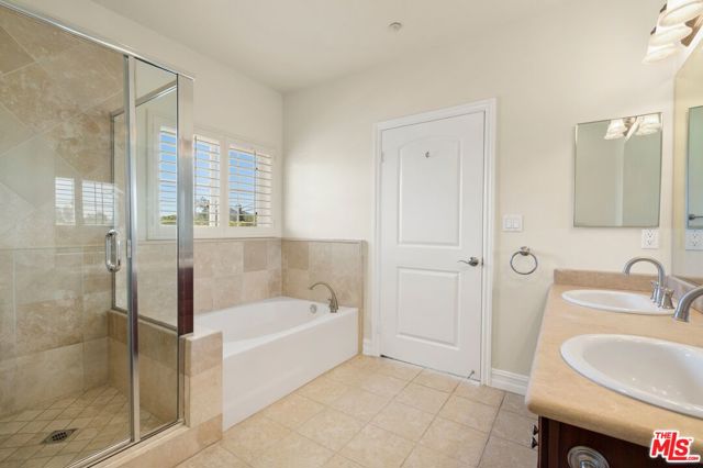 4202 Whitsett Avenue, Studio City CA: https://media.crmls.org/mediaz/403cb013-52a9-4d23-91c9-002feacbbcb9.jpg