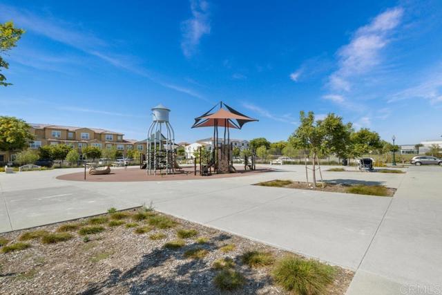 Detail Gallery Image 34 of 39 For 1345 Santa Diana Rd #2,  Chula Vista,  CA 91913 - 4 Beds | 3/1 Baths