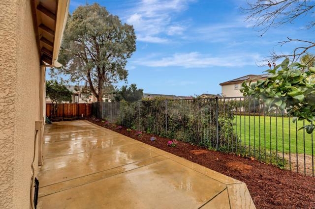 9135 Desiderio Way, Gilroy CA: https://media.crmls.org/mediaz/403d6ab4-89c0-45a4-b02b-c78b7f722160.jpg