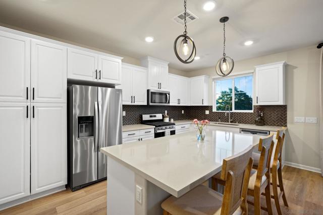 28079 Harvest Ct, Valley Center CA: https://media.crmls.org/mediaz/403d8992-9bcb-42c4-b77b-c79ada344ab3.jpg