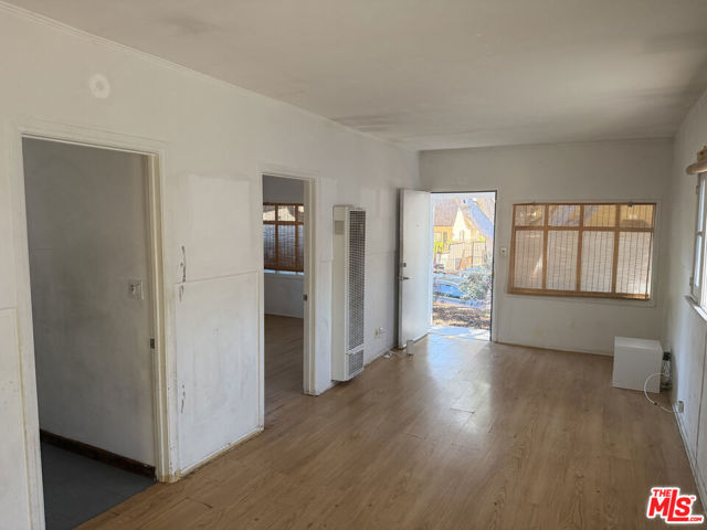 819 Pier Avenue photo 6