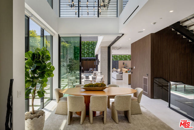 137 S Wetherly Drive, Beverly Hills CA: https://media.crmls.org/mediaz/403e73c4-abd7-454e-9f9c-f561d04cf4a0.jpg