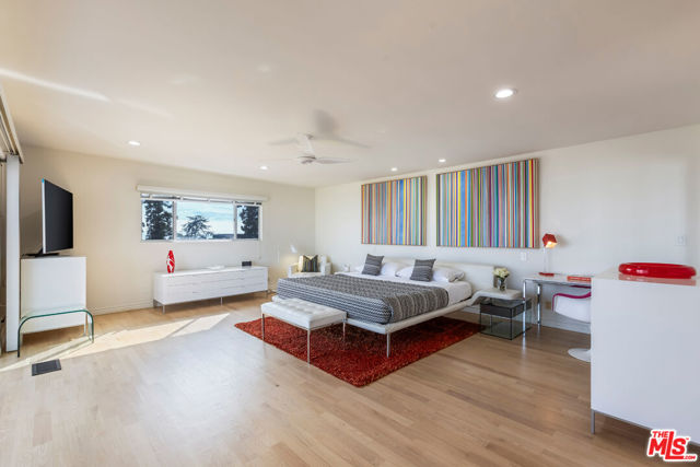 1556 Blue Jay Way, Los Angeles CA: https://media.crmls.org/mediaz/403f64a8-ff01-4c12-8788-d6ae333e8099.jpg