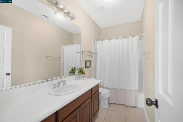 139 Shelterwood Ln, Danville CA: https://media.crmls.org/mediaz/403faacb-28a0-439a-9343-c8a6b049ee8b.jpg