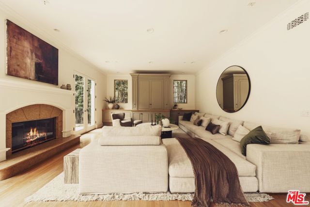 223 24th Street, Santa Monica CA: https://media.crmls.org/mediaz/403feca0-061c-4355-b3ca-4be9936d8d34.jpg