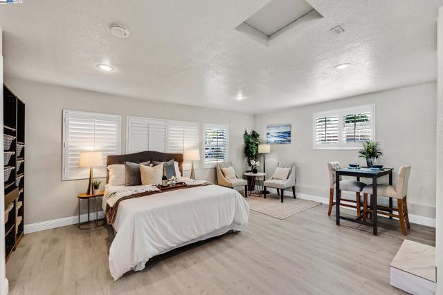 4955 Swindon Pl, Newark CA: https://media.crmls.org/mediaz/403fed65-b6c5-4b6c-b7dd-8eeb47ccba37.jpg