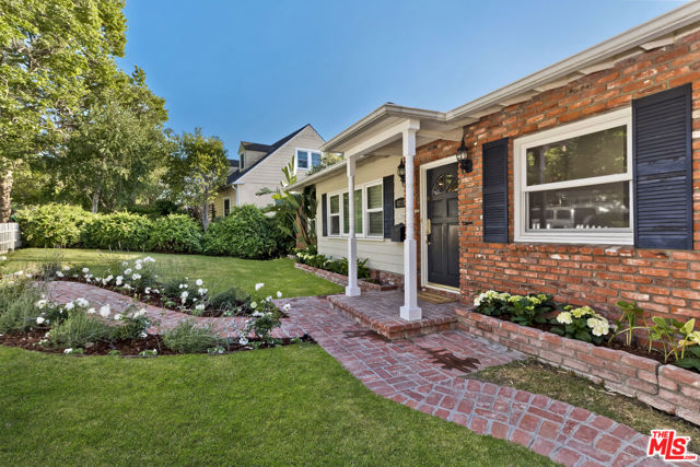 4219 Saugus Avenue, Sherman Oaks CA: https://media.crmls.org/mediaz/40408811-a250-4e50-89fe-964388a402ea.jpg