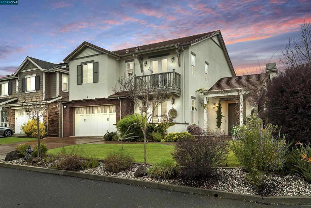 4 W Barberry Pl