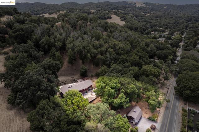 5201 Alhambra Valley Rd, Martinez CA: https://media.crmls.org/mediaz/40424065-c27f-414c-880d-2dac568f2e4a.jpg