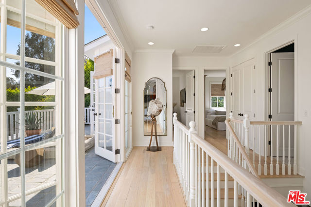 28870 Hampton Place, Malibu CA: https://media.crmls.org/mediaz/40424a18-3d81-4fef-8ceb-dcc994d88c01.jpg