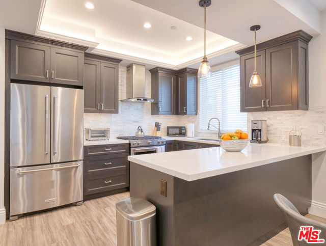 8700 Chalmers Drive, Los Angeles CA: https://media.crmls.org/mediaz/4042711e-991a-4cb4-97bd-73f1893b001d.jpg