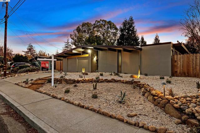 4004 Salem St, Concord CA: https://media.crmls.org/mediaz/40428da5-f2f4-4fc4-a328-ef138ccc9a2c.jpg