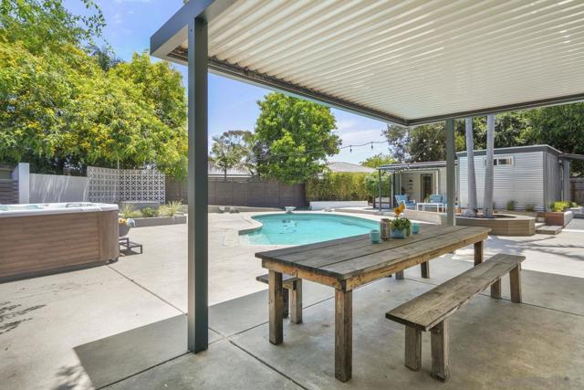 4877 Lorraine Dr, San Diego CA: https://media.crmls.org/mediaz/4042aa14-395e-4684-af29-29776fa927df.jpg