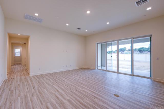 Detail Gallery Image 10 of 38 For 2981 Orchard Glen, Escondido,  CA 92026 - 5 Beds | 4 Baths