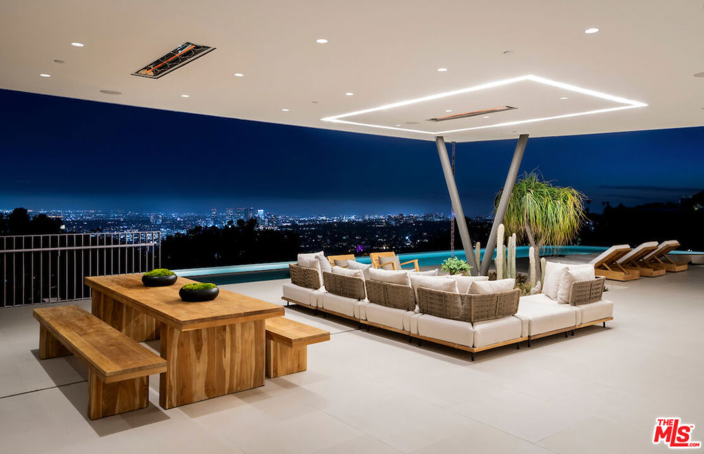 1680 N Doheny Drive