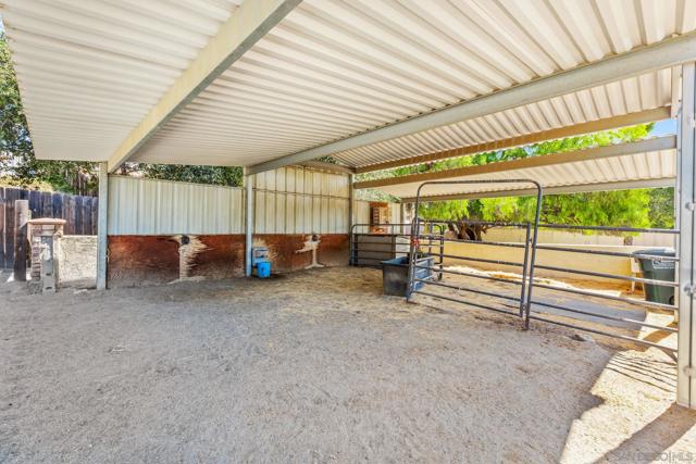 16345 Bassett Ct, Ramona CA: https://media.crmls.org/mediaz/4043c653-1305-4a66-9118-306800a255dd.jpg