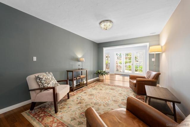 3733 La Cresta Dr, San Diego CA: https://media.crmls.org/mediaz/4043ed3e-cb00-43b1-a454-ad4f0a1e88b8.jpg