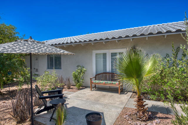 52775 Avenida Bermudas, La Quinta CA: https://media.crmls.org/mediaz/40444733-4982-4118-a9d5-d50003ca5825.jpg