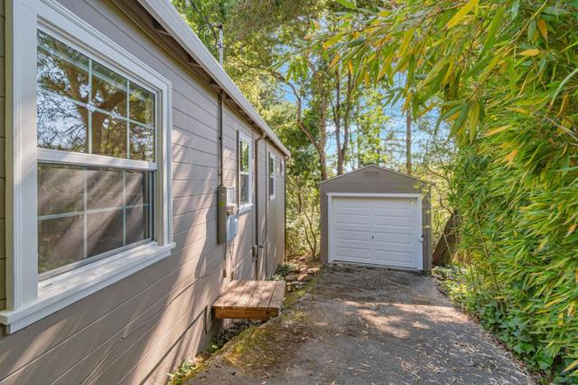 25 Overlake Court, Oakland CA: https://media.crmls.org/mediaz/4044f55d-36d0-43a1-a48a-7f04b7cd372e.jpg