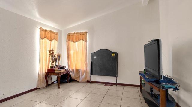 704 Garner Avenue, Salinas CA: https://media.crmls.org/mediaz/40459dd6-73a8-43fe-add9-da347f2fd0f5.jpg