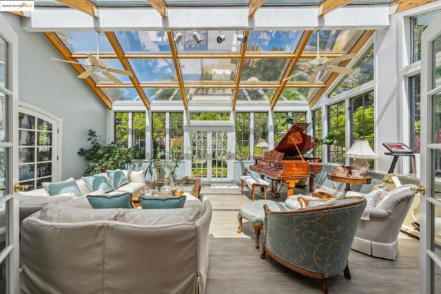 14 El Camino Moraga, Orinda CA: https://media.crmls.org/mediaz/4045adbd-484c-4fe7-bc09-00d4ed5093e5.jpg