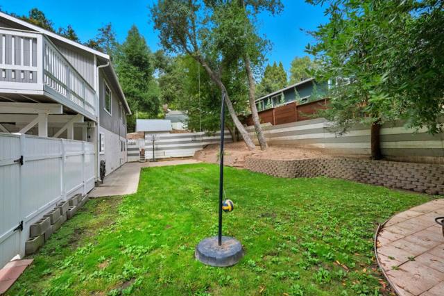 21564 Mary Alice Way, Los Gatos CA: https://media.crmls.org/mediaz/4045b05e-687f-4260-baaf-8299b67f60de.jpg