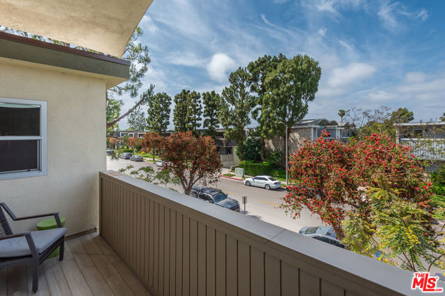 4801 La Villa Marina, Marina del Rey CA: https://media.crmls.org/mediaz/4046699c-fd87-4099-9a45-d9cb2d2e7209.jpg