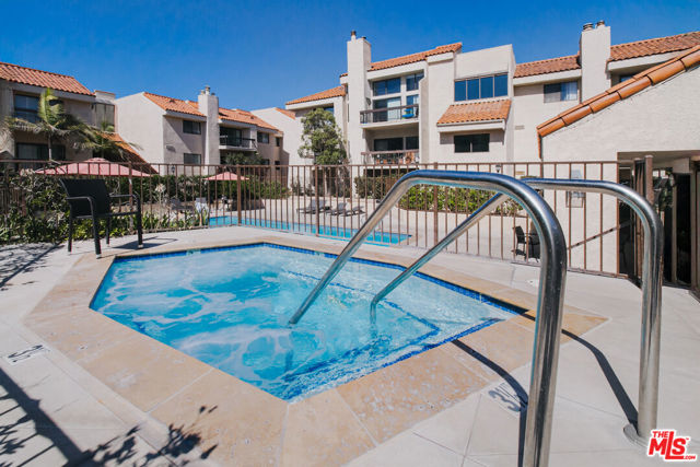 8180 Manitoba Street, Playa del Rey CA: https://media.crmls.org/mediaz/40469ec5-3082-46cd-9024-4ee28afa9ebc.jpg