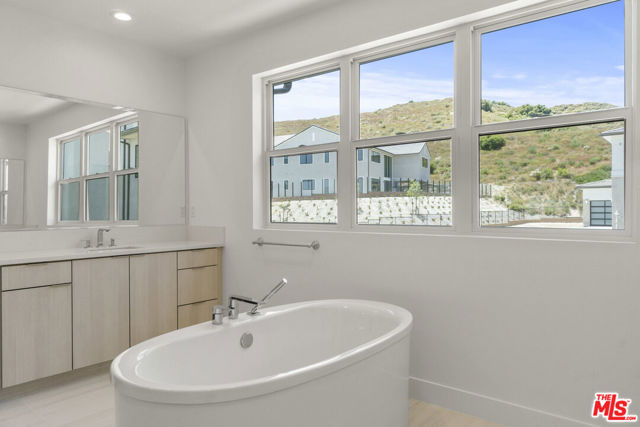 20115 W Galway Lane, Porter Ranch CA: https://media.crmls.org/mediaz/4046f16e-9180-4312-98b7-3edd973c2b7e.jpg