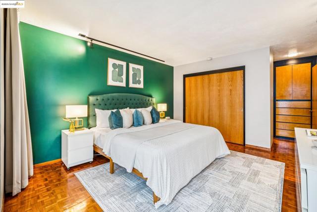 2760 Park Blvd, Oakland CA: https://media.crmls.org/mediaz/404708ca-bc5f-4e80-91a5-d375e7fef666.jpg