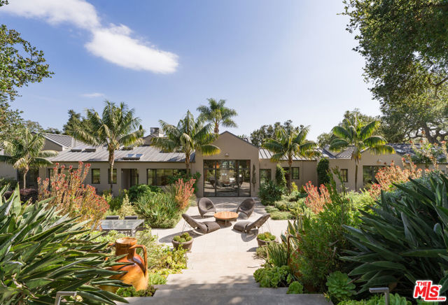 796 Hot Springs Road, Montecito CA: https://media.crmls.org/mediaz/40472ced-2c9d-4be3-ba9a-4862de2dfec3.jpg