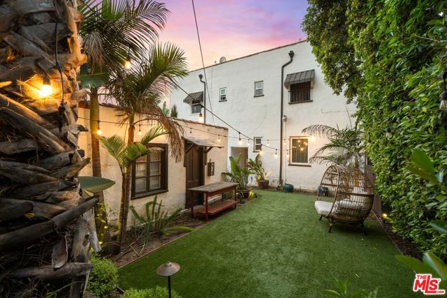 500 N Genesee Avenue, Los Angeles CA: https://media.crmls.org/mediaz/40474e0b-01f2-4a78-9b52-e02575f42268.jpg