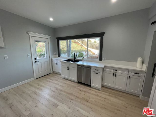 84 N Palm Street, Ventura CA: https://media.crmls.org/mediaz/40487243-b56c-434b-ad55-feccd52517cc.jpg