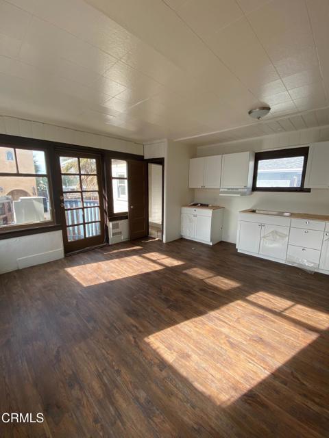 153 S South Laurel Street, Ventura CA: https://media.crmls.org/mediaz/40488882-8897-425b-bb7a-116e3da77602.jpg