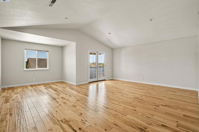 6408 Boone Dr, Castro Valley CA: https://media.crmls.org/mediaz/40488a59-bdc7-4b50-98f6-18235ab079bd.jpg
