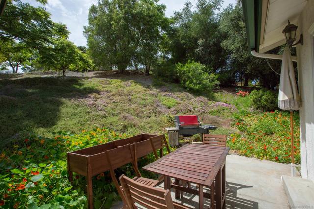 28628 Mountain Meadow Rd, Escondido CA: https://media.crmls.org/mediaz/404893e1-fb83-4fc7-bd92-aadd35624f1b.jpg
