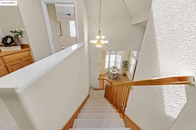 35 Amherst Ct, Menlo Park CA: https://media.crmls.org/mediaz/40489784-c9f2-409c-9c22-0390906305b5.jpg