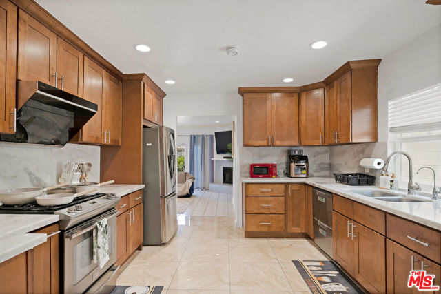 Image 11 of 45 For 15213 Daphne Avenue