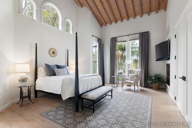3247 Cerros Redondos, Rancho Santa Fe CA: https://media.crmls.org/mediaz/4048ff7d-3b98-4907-94b2-5573821c0f41.jpg